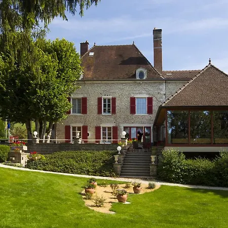 Logis La Chaumiere Hotel