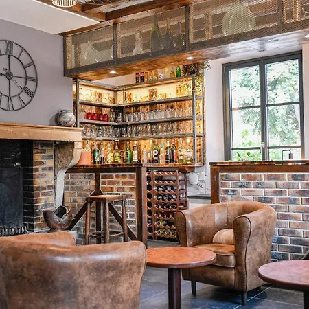 Logis La Chaumiere Hotel 3*