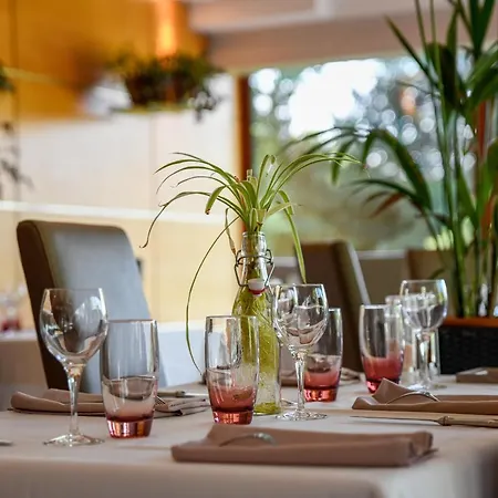 Logis La Chaumière Hotel