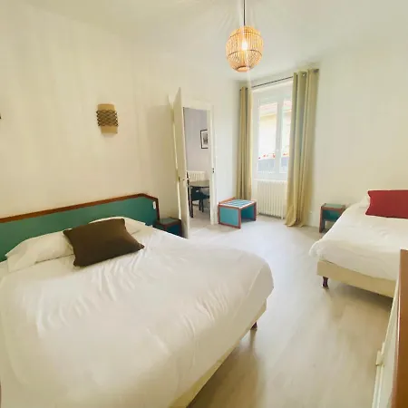 호텔 Logis La Chaumiere 3*