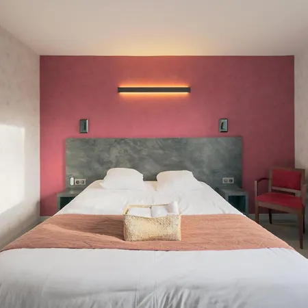 Logis La Chaumiere 3*