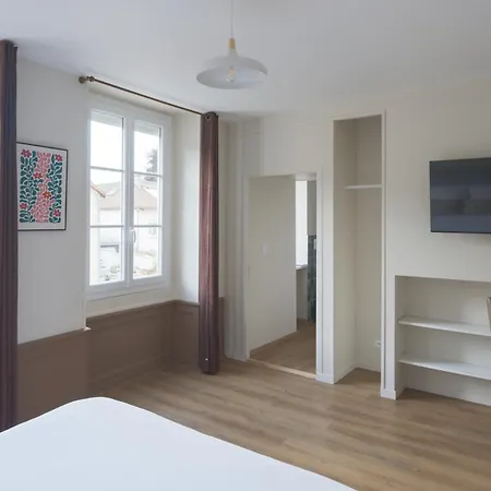 Logis La Chaumiere Hotel