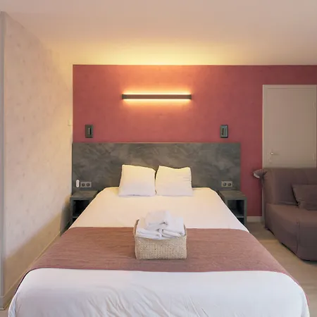 Logis La Chaumiere Hotel 3*