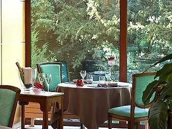 Logis La Chaumiere Hotel