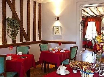 ホテル Logis La Chaumiere 3*