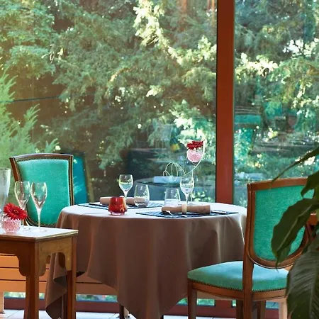 Hotel Logis La Chaumière 3*