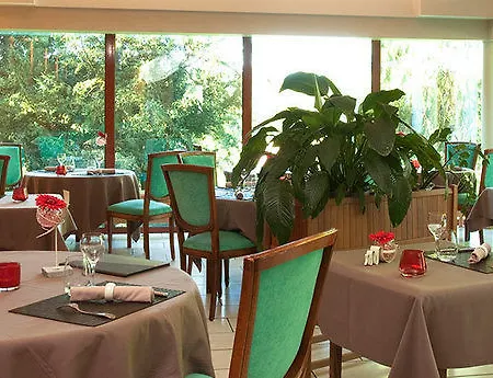 Logis La Chaumiere 3*