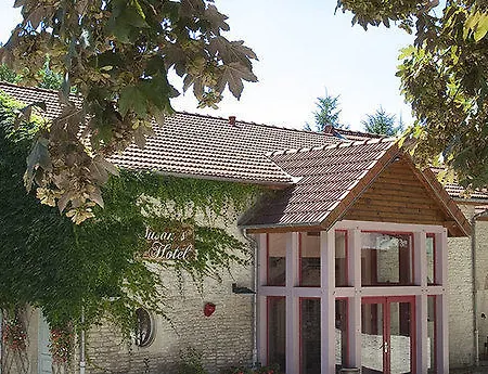 Logis La Chaumiere Hotel 3*