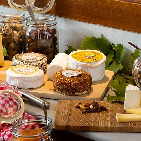 Logis La Chaumière Hotel 3*