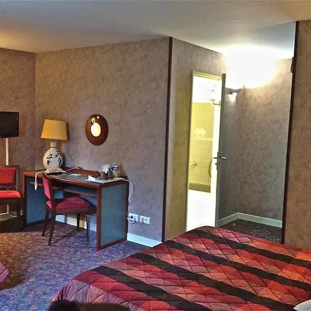 Logis La Chaumiere Hotel 3*