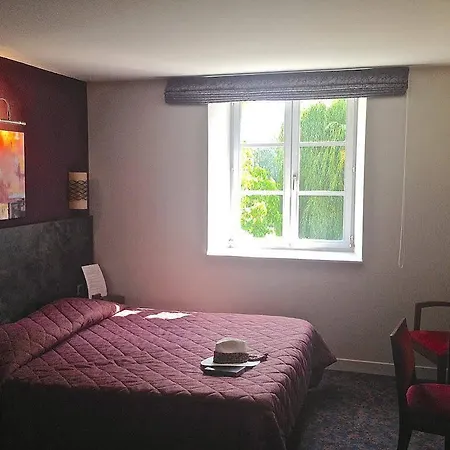Logis La Chaumiere Hotel