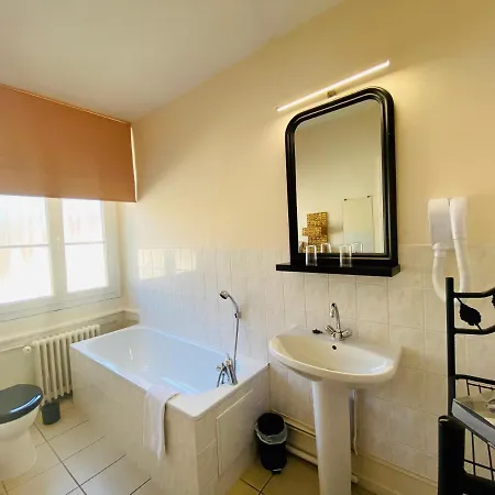 Logis La Chaumière Hotel