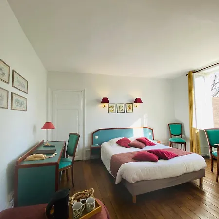 Logis La Chaumiere Hotel