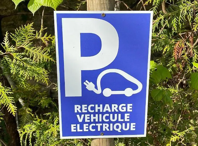 Logis La Chaumiere Hotel