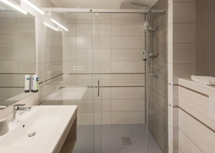 Logis La Chaumiere Hotel