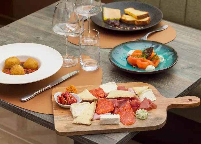 Logis La Chaumiere Hotel 3*