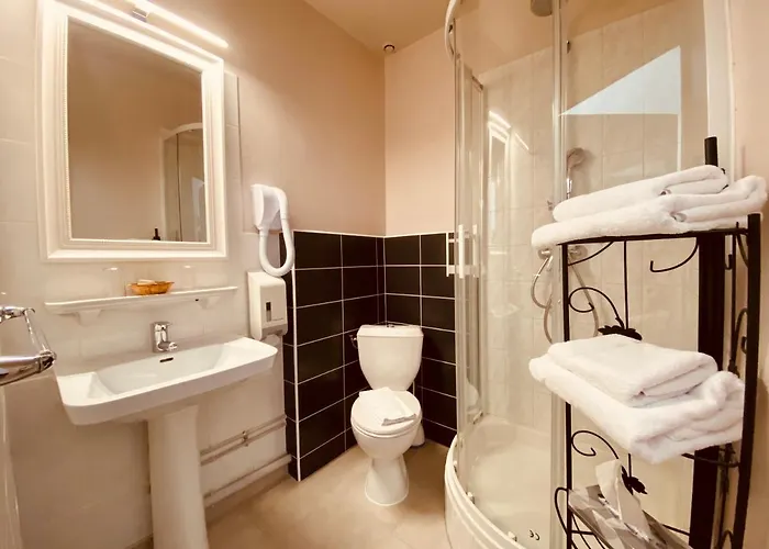 Logis La Chaumiere Hotel