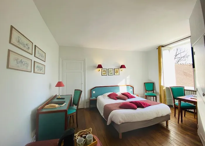 Logis La Chaumiere Hotel